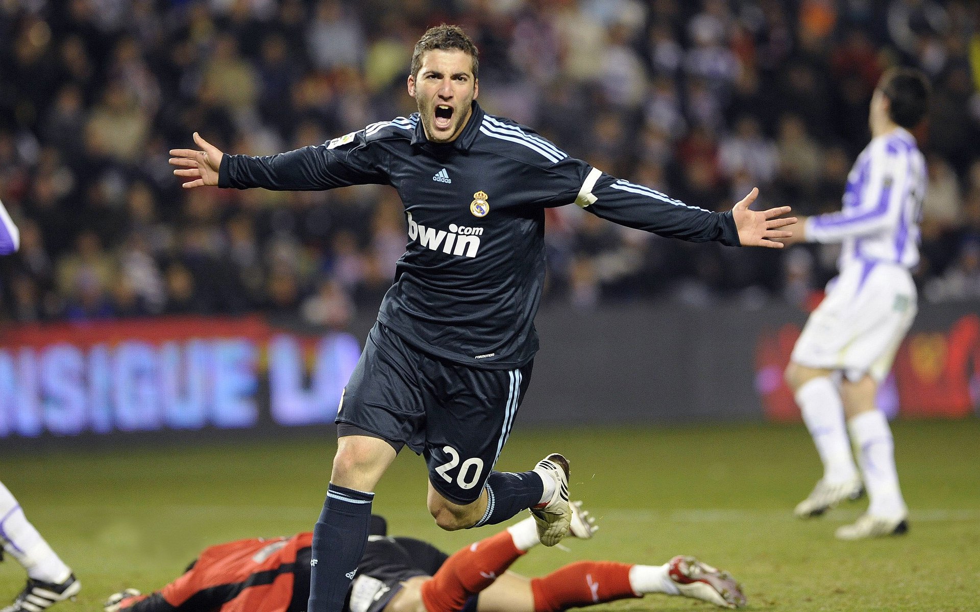 体操全能比赛竞争异常激烈